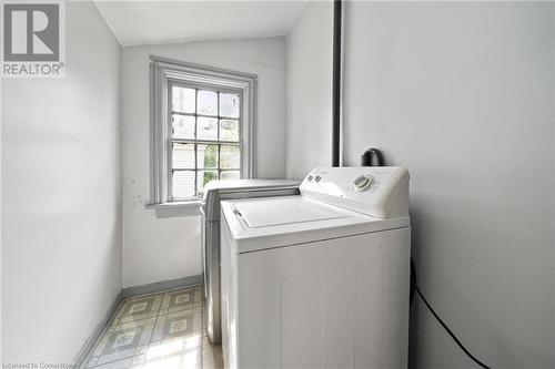 122 Florence Street, Hamilton, ON - Indoor Photo Showing Laundry Room