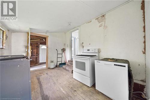 122 Florence Street, Hamilton, ON - Indoor Photo Showing Kitchen