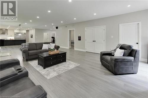 311 Echo Ridge Road, Kearney, ON - Indoor Photo Showing Living Room