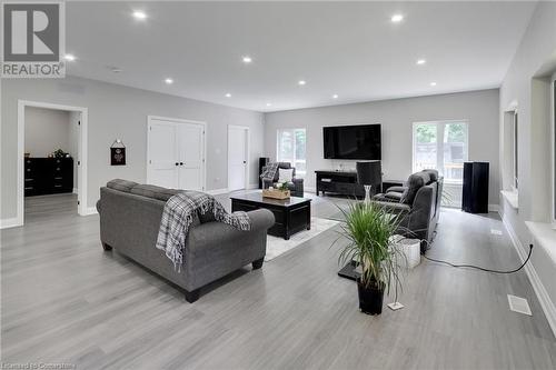 311 Echo Ridge Road, Kearney, ON - Indoor Photo Showing Living Room