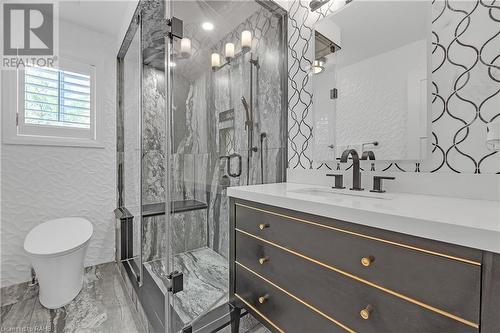 16 Gristmill Place, Hamilton, ON - Indoor Photo Showing Bathroom