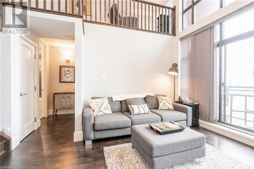 112 King Street E Unit# Ph 3, Hamilton, ON - Indoor Photo Showing Living Room