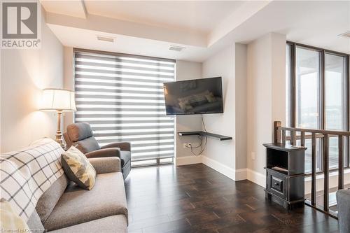 112 King Street E Unit# Ph 3, Hamilton, ON - Indoor Photo Showing Living Room