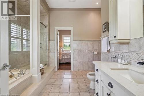 9893 Dickenson Road W, Hamilton, ON - Indoor Photo Showing Bathroom