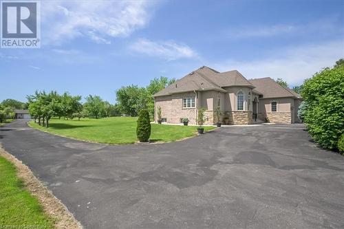 9893 Dickenson Road W, Hamilton, ON - Outdoor