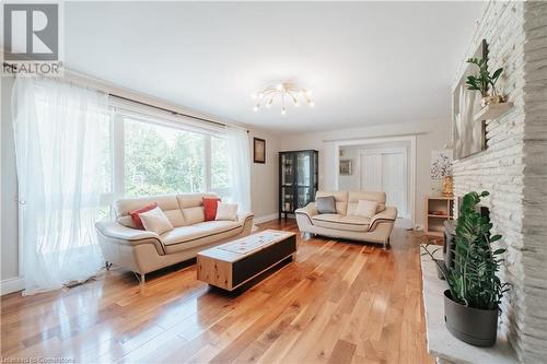 5662 Wesson Road, New Tecumseth, ON - Indoor Photo Showing Living Room