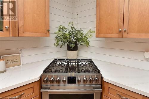 587 Mary Street, Hamilton, ON - Indoor Photo Showing Kitchen