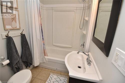 587 Mary Street, Hamilton, ON - Indoor Photo Showing Bathroom