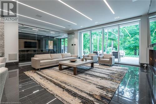 865 Glenwood Avenue, Burlington, ON - Indoor Photo Showing Living Room