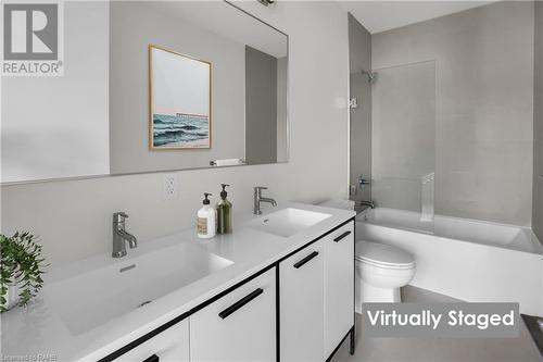 70 Windward Drive, Grimsby, ON - Indoor Photo Showing Bathroom