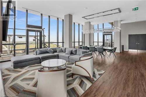 Building Amenities - 70 Windward Drive, Grimsby, ON - Indoor Photo Showing Living Room