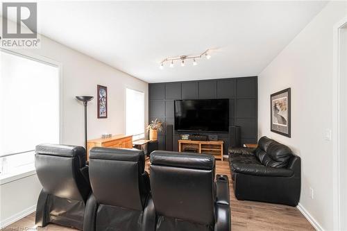 67 Larry Crescent, Caledonia, ON - Indoor Photo Showing Living Room