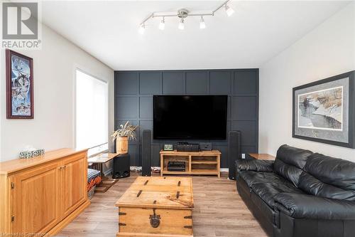 67 Larry Crescent, Caledonia, ON - Indoor Photo Showing Living Room