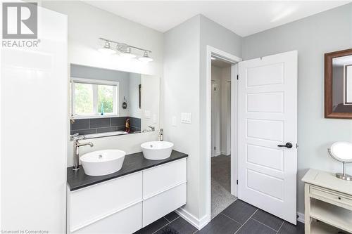 67 Larry Crescent, Caledonia, ON - Indoor Photo Showing Bathroom