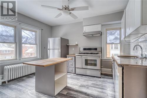 169 Delaware Avenue, Hamilton, ON - Indoor Photo Showing Kitchen