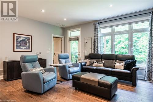 9245 Shoveller Drive Unit# 2, Niagara Falls, ON - Indoor Photo Showing Living Room