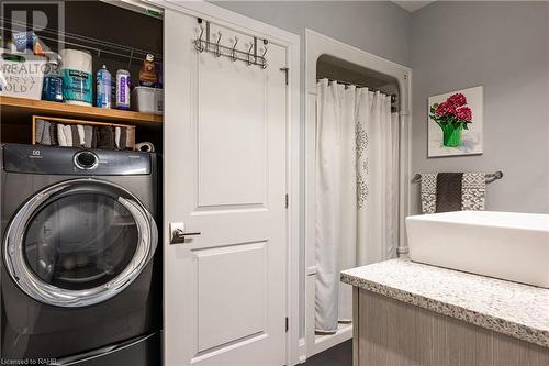 9245 Shoveller Drive Unit# 2, Niagara Falls, ON - Indoor Photo Showing Laundry Room