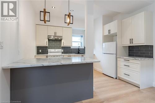 263 Kensington Avenue N, Hamilton, ON - Indoor Photo Showing Kitchen