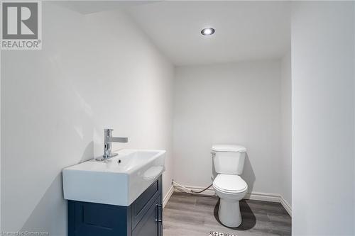 263 Kensington Avenue N, Hamilton, ON - Indoor Photo Showing Bathroom