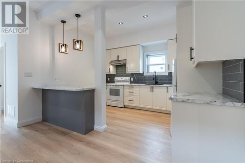 263 Kensington Avenue N, Hamilton, ON - Indoor Photo Showing Kitchen