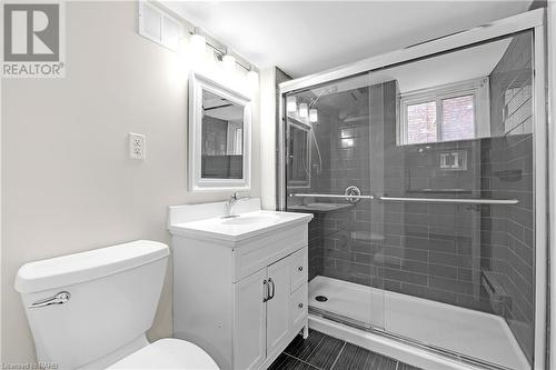 100 Balsam Avenue S, Hamilton, ON - Indoor Photo Showing Bathroom