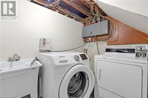 100 Balsam Avenue S, Hamilton, ON - Indoor Photo Showing Laundry Room