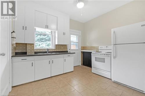 100 Balsam Avenue S, Hamilton, ON - Indoor Photo Showing Kitchen