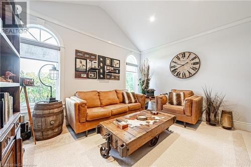 70 Oak Avenue, Dundas, ON - Indoor Photo Showing Living Room