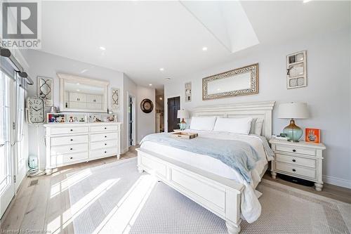 70 Oak Avenue, Dundas, ON - Indoor Photo Showing Bedroom