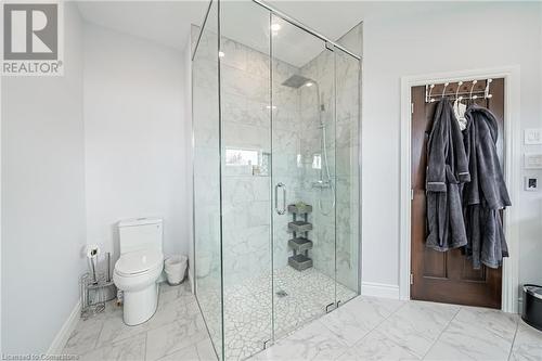 70 Oak Avenue, Dundas, ON - Indoor Photo Showing Bathroom