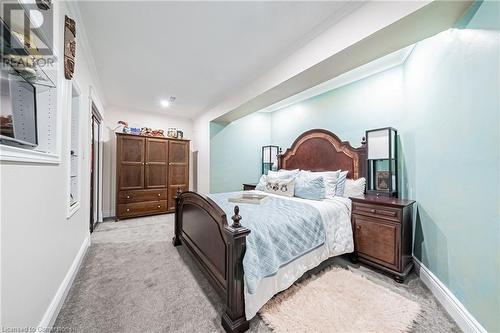 70 Oak Avenue, Dundas, ON - Indoor Photo Showing Bedroom