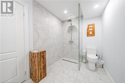 70 Oak Avenue, Dundas, ON - Indoor Photo Showing Bathroom