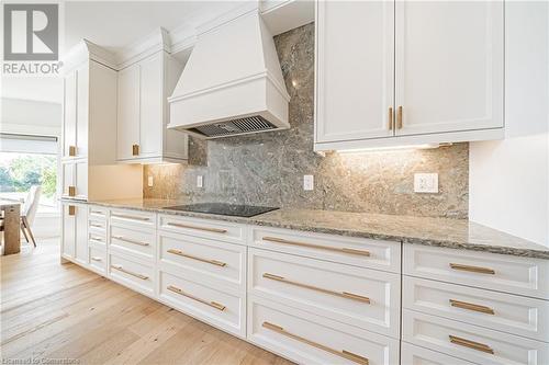 70 Oak Avenue, Dundas, ON - Indoor Photo Showing Kitchen With Upgraded Kitchen