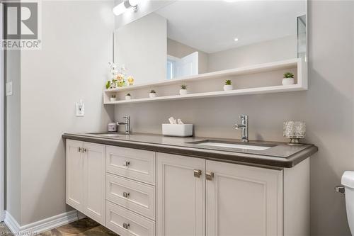 28 Pierre Trudeau Lane, Grimsby, ON - Indoor Photo Showing Bathroom