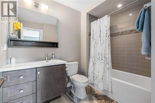 28 Pierre Trudeau Lane, Grimsby, ON - Indoor Photo Showing Bathroom