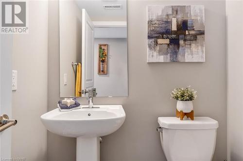 28 Pierre Trudeau Lane, Grimsby, ON - Indoor Photo Showing Bathroom