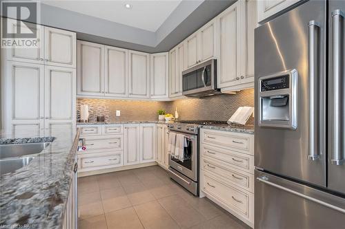 28 Pierre Trudeau Lane, Grimsby, ON - Indoor Photo Showing Kitchen With Double Sink With Upgraded Kitchen