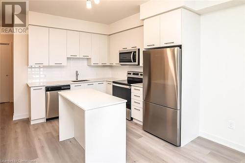 385 Winston Road Unit# 307, Grimsby, ON - Indoor Photo Showing Kitchen