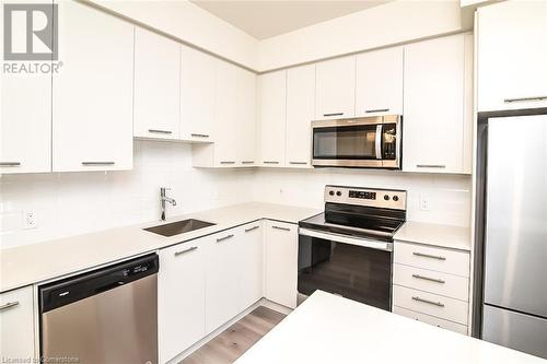 385 Winston Road Unit# 307, Grimsby, ON - Indoor Photo Showing Kitchen