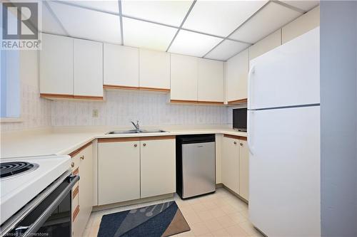 5090 Pinedale Avenue Unit# 203, Burlington, ON - Indoor Photo Showing Kitchen With Double Sink