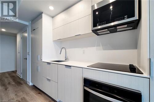 370 Martha Street Unit# 209, Burlington, ON - Indoor Photo Showing Kitchen