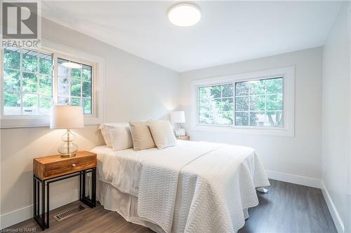 358 Arden Crescent, Burlington, ON - Indoor Photo Showing Bedroom