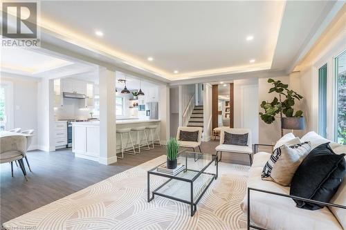 358 Arden Crescent, Burlington, ON - Indoor Photo Showing Living Room