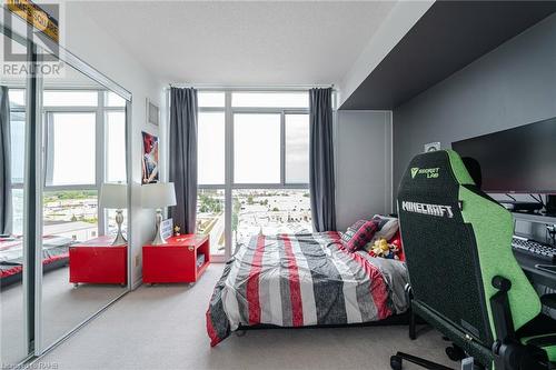 1940 Ironstone Drive Unit# 1104, Burlington, ON - Indoor Photo Showing Bedroom