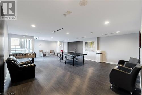 1940 Ironstone Drive Unit# 1104, Burlington, ON - Indoor Photo Showing Living Room