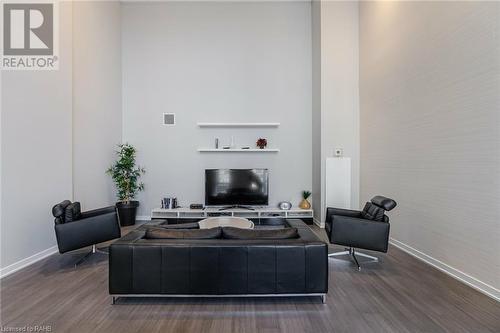 1940 Ironstone Drive Unit# 1104, Burlington, ON - Indoor Photo Showing Living Room