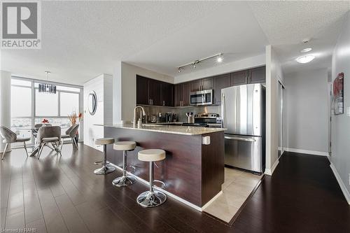 1940 Ironstone Drive Unit# 1104, Burlington, ON - Indoor Photo Showing Kitchen With Upgraded Kitchen