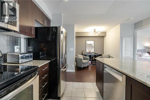 1940 Ironstone Drive Unit# 1104, Burlington, ON - Indoor Photo Showing Kitchen