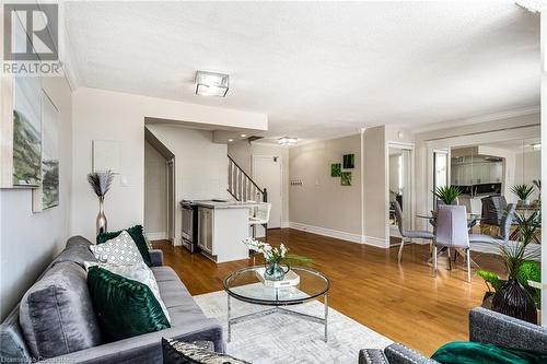 10 John Street Unit# 209, Dundas, ON - Indoor Photo Showing Living Room