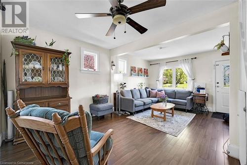 12 Broadview Avenue, Cambridge, ON - Indoor Photo Showing Living Room